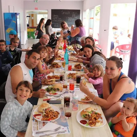 Camping Mobil Avec Terrasse - 9 Pers. - Api-1-52-2044