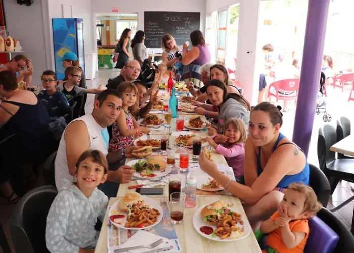 Camping Mobil Avec Terrasse - 9 Pers. - Api-1-52-2044