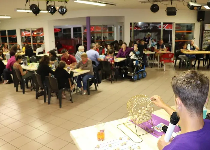 Camping Mobil Avec Terrasse - 9 Pers. - Api-1-52-2044 *